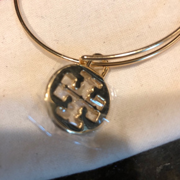 ❤️Tory Burch LargeCharm Adjustable Gold Bracelet❤️ - Picture 3 of 5